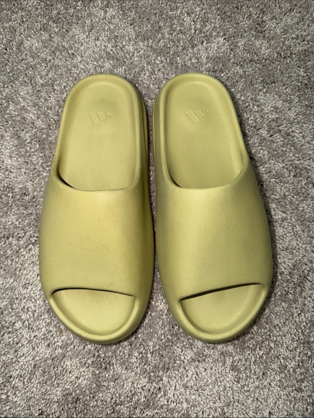 Yeezy Slide in Light Olive Green